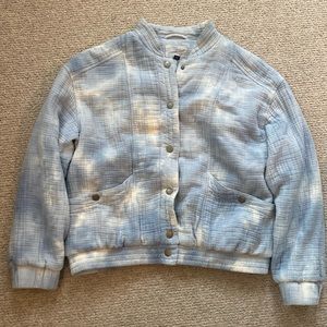 Universal threads womens javket. Small. Light blue/white tie dye/cloud print